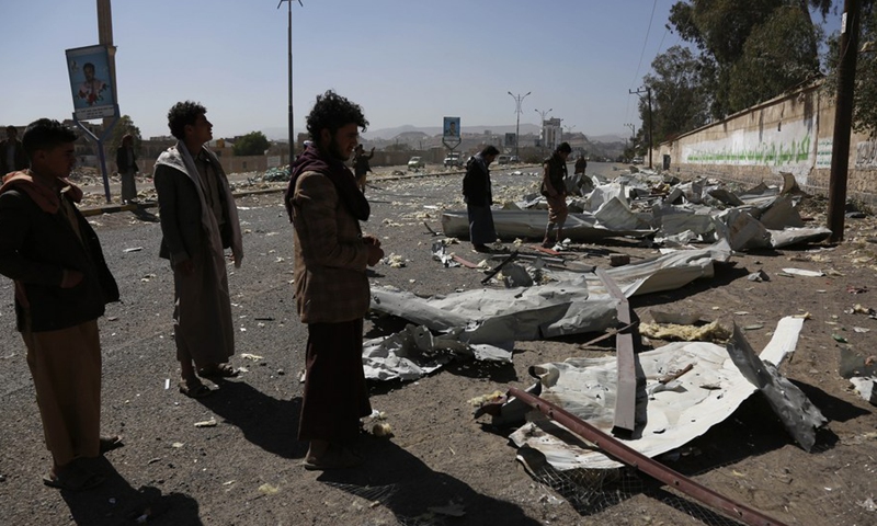 Yemenis inspect a destroyed warehouse in Sanaa, Yemen on Dec. 16, 2021.(Photo: Xinhua)