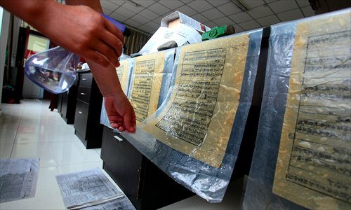 Ancient Paper Ripping Racing to save ancient texts - Global Times