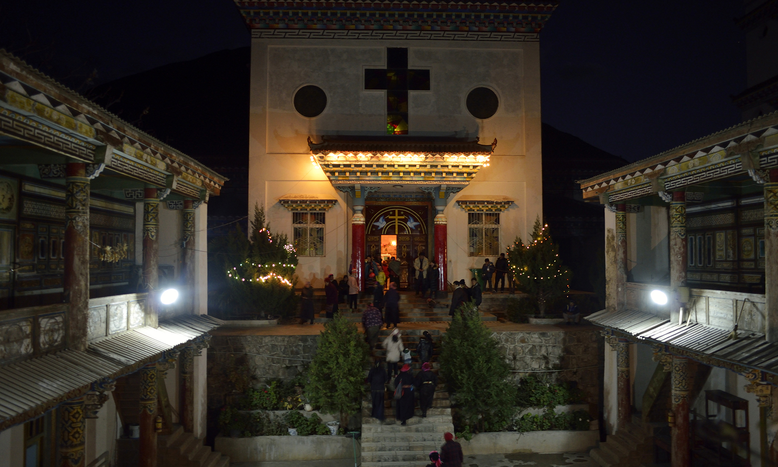 Christmas at the top of the world Catholics in Tibet Global Times