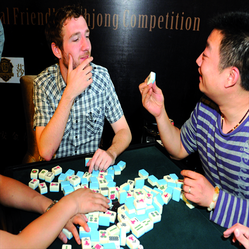 A foreigner takes on a Chinese native. Who will your money be on? Photos: CFP