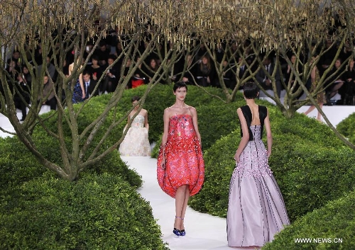 Raf Simons' Christian Dior show shines Paris - Global Times