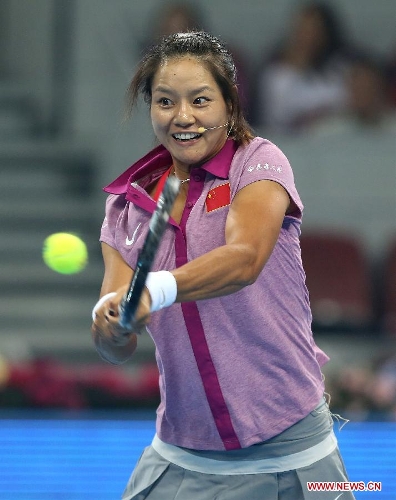 Li Na Ball Li Na vs Novak Djokovic in charity match before 2013 China Open ...