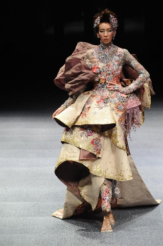 Models present creations by Chinese designer Guo Pei in FIDe Fashion ...