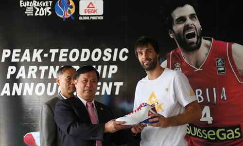 Peak signs Serbian men’s basketball captain Milos Teodosic - Global Times