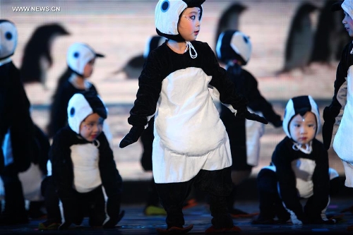 Children perform to celebrate coming Spring Festival in China's Tianjin ...