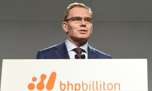 Andrew McKenzie, CEO of BHP Billiton Ltd, speaks at an investor briefing at the company's headquarters in Melbourne, Australia, on Tuesday. BHP slashed its interim dividend by 75 percent on Tuesday, as the world's biggest mining company seeks to protect its balance sheet and credit rating after its first-half profits tumbled 92 percent. Photo: CFP