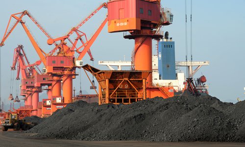 A machine unloads coal imports at a port in Lianyungang, East China's Jiangsu Province, on December 3, 2016. Photo: CFP