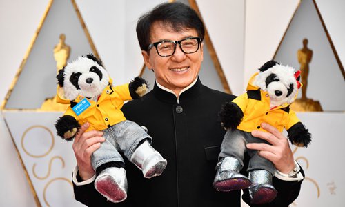 Chinese actor Jackie Chan poses on the red carpet with two stuffed panda dolls during the 89th Annual Academy Awards in Hollywood, California on February 26, 2017. Photo: CFP/Frazer Harrison/Getty Images