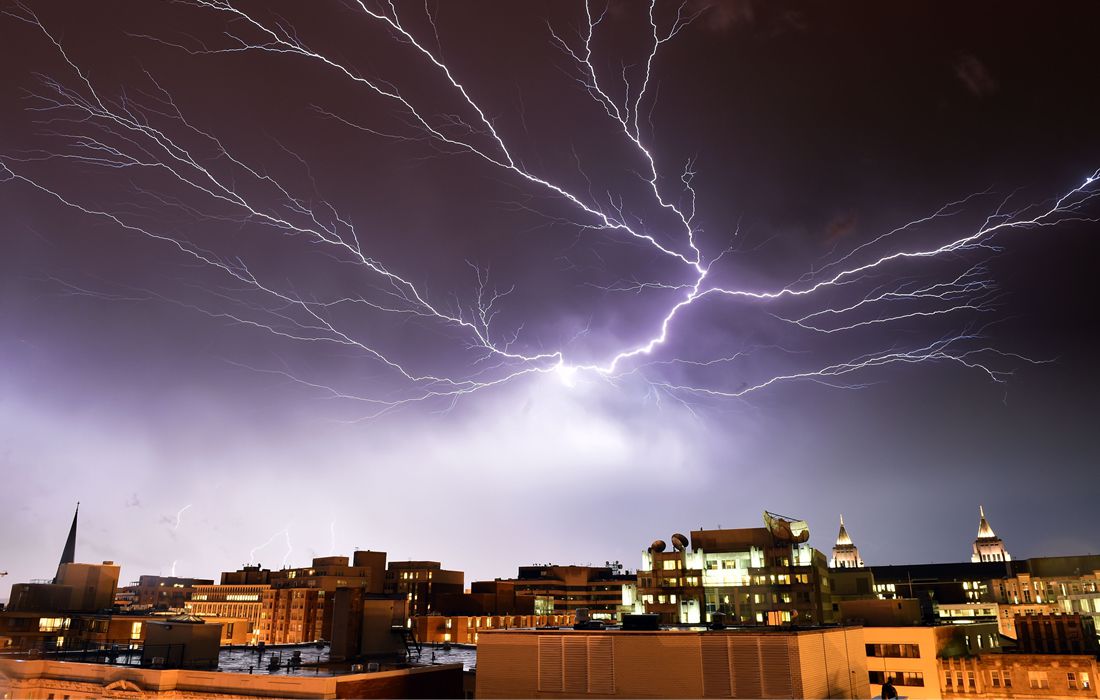 Lightning brightens the night sky over Washington, DC, during a rainstorm on April 20, 2015. Photo: CFP