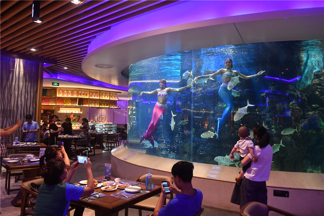 Mermaid in Xiamen underwaterthemed restaurant Global Times