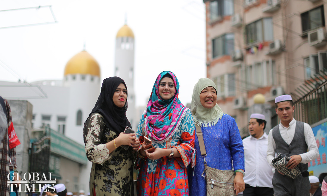 Muslims pray in Shanghai during 1st Day of Eid alFitr Global Times