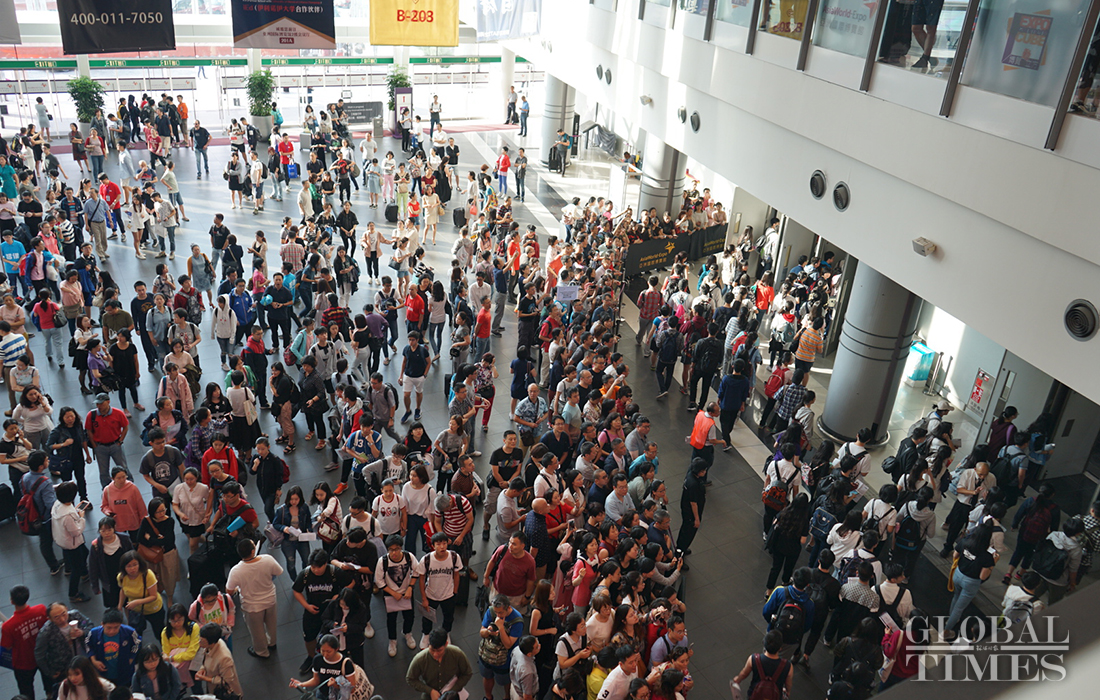 Chinese mainland students wait to sit SAT exams in HK for US college applications Global Times