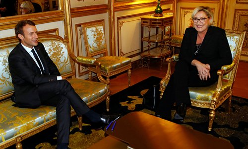 French President Emmanuel Macron (left) attends a meeting with Marine Le Pen, head of France's far-right National Front (FN) political party at the Elysee Palace in Paris on November 21.  Photo: VCG