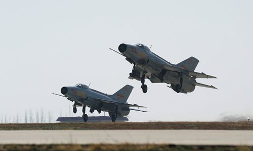 Two J-7 fighter jets attached to an aviation brigade of the air force under the PLA Western Theater Command take off simultaneously for a live-fire flight training exercise on March 22, 2018. (eng.chinamil.com.cn/Photo by Xi Bobo and Cao Jiang)