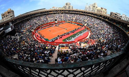A general view of the Valencia bullring during the Davis Cup quarterfinal match between Spain's David Ferrer and Germany's Alexander Zverev on April 6. Photo: VCG