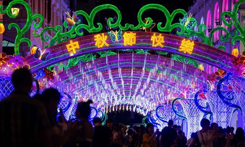 Chinese celebrate Mid-Autumn Festival - Global Times