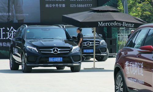 Customers take test drive of Mercedes-Benz SUV in Nanjing, capital of East China’s Jiangsu Province in September. Photo: VCG