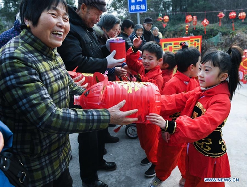 Children perform traditional folk dance to greet Spring Festival in ...