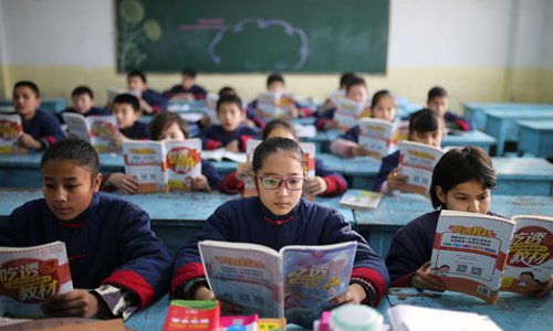 Students read a text in Putonghua at the Standard Spoken and Written Chinese Language Primary School in Qianjin township, Wushi county, Aksu prefecture of Northwest China's Xinjiang Uyghur Autonomous Region. Photo: Fan Lingzhi/GT
