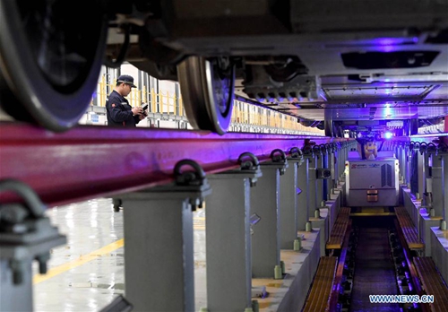 Robots employed in China's railway system during Spring Festival travel ...