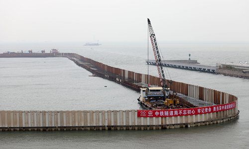 Work vessels help build an artificial island for the Shenzhen-Zhongshan Bridge in Shenzhen, South China's Guangdong Province in November 2018. Photo: VCG