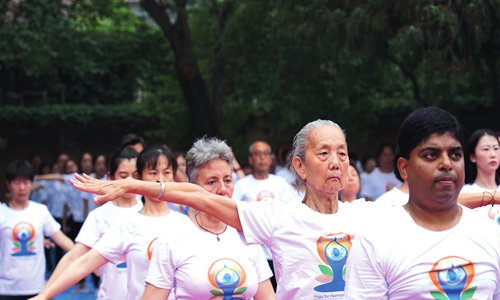 A total of 1,000 people participate in the fifth International Yoga Day in Beijing. Photo: Li Jieyi/GT