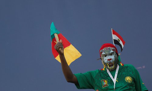 A Cameroonian fan waves his national flag before the Africa Cup of Nations match between Cameroon and Guinea-Bissau in Ismailia, Egypt on Tuesday. Photo: VCG