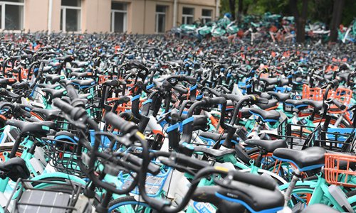 The shared bicycles were discarded at a park in Shenyang, Northeast China's Liaoning Province on Saturday. Xinhua reported that Beijing has cleaned up 388,100 shared bikes which had not been properly distributed and had seriously affected the city's tidiness, environment and traffic order. Previously, Beijing capped the number of shared bikes at 1.91 million. However, the city's shared bikes are still in serious surplus. Photo: VCG