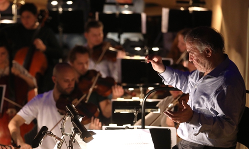 Conductor Valery Gergiev (right) rehearses in St. Petersburg, Russia on October. 23. Photo: IC