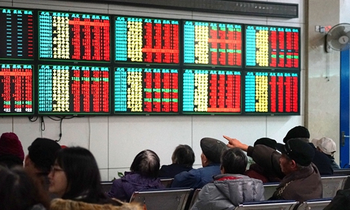 People at Shenwan Hongyuan Securities exchange in Shanghai on Thursday Photo: Yang Hui/GT