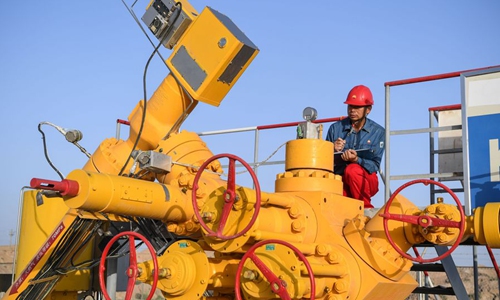 File photo shows a staff member works at Kela-2 gas field of the Tarim Oilfield in Aksu, northwest China's Xinjiang Uygur Autonomous Region. (Xinhua/Shen Hong)