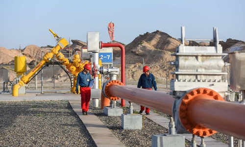 Staff members work at Kela-2 gas field of the Tarim Oilfield in Aksu, northwest China's Xinjiang Uygur Autonomous Region. Photo: Xinhua