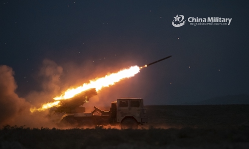 Artillerymen practice firing towed howitzers - Global Times