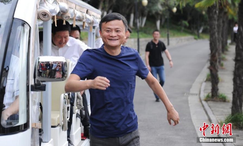 Jack Ma, founder of Alibaba Group, is seen on his way to a hot pot restaurant in Hefei, Anhui Province on June, 6, 2020. These Anhui medical workers had helped fight the COVID-19 in Hubei Province. (Photo: China News Service) 