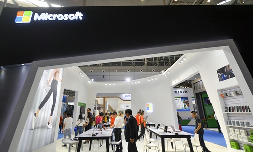 Microsoft to close retail stores