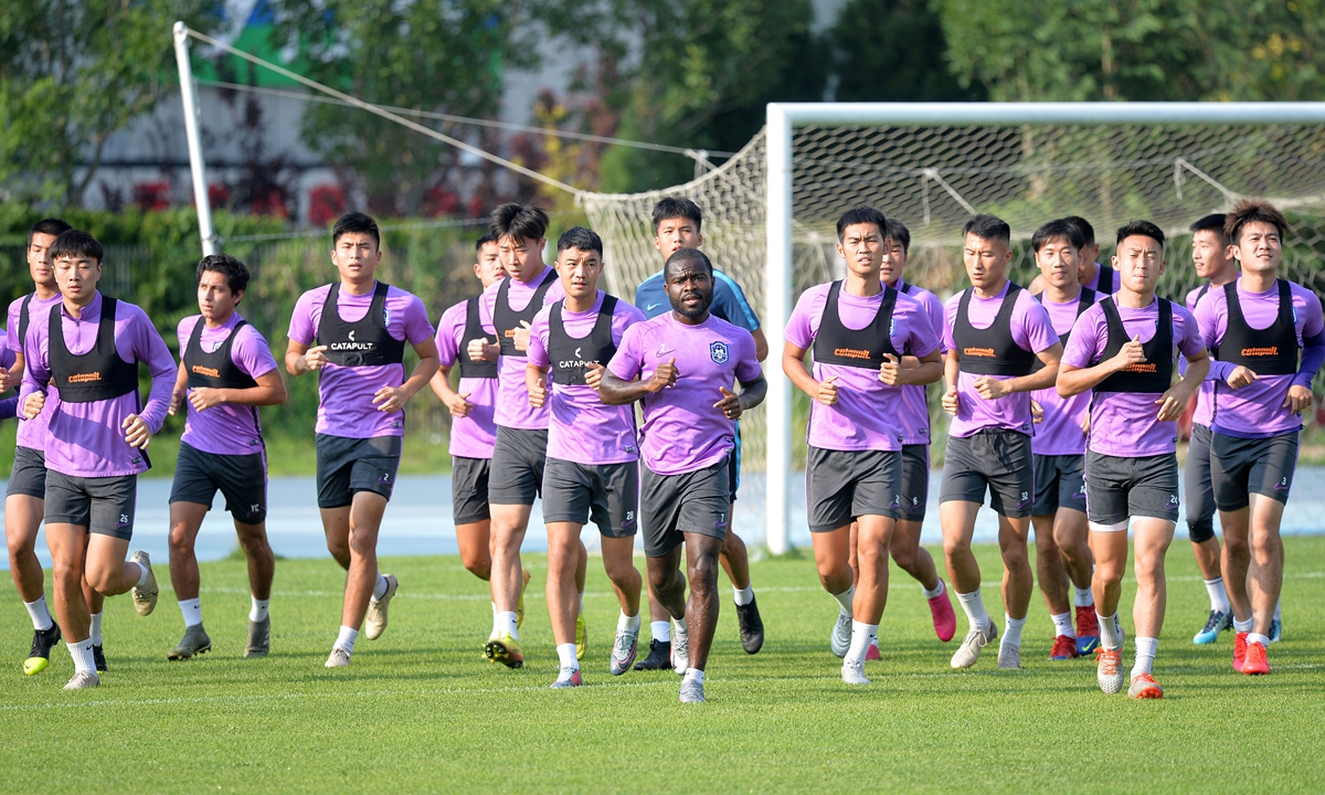 Players of Chinese Super League side Tianjin Teda take part in a training session on Tuesday in Tianjin. Photo: VCG