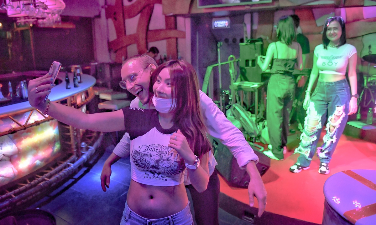 Thai bar girl video