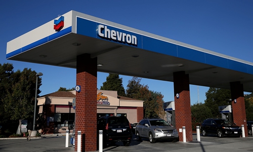 Cars fill up at a Chevron gas station in California, US. Photo: AFP