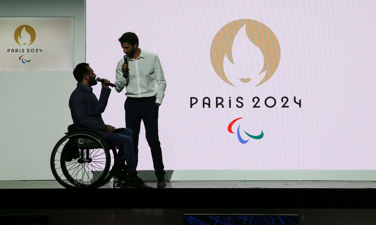 Tony Estanguet, president of the Paris Organizing Committee of the 2024 Olympic and Paralympic Games, and paralympic athlete Michael Jeremiasz speak during a ceremony to present the new logo of the Paris 2024 Olympics in Paris on October 21. Photo: VCG