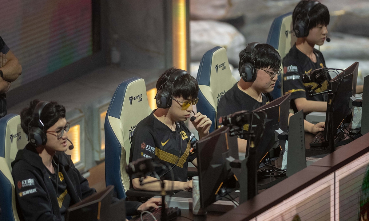 Gamers compete in an esports tournament. Photo: VCG