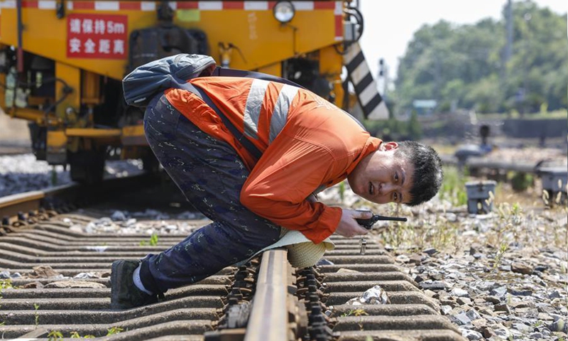 Yingtan railway maintenance division conducts maintenance work to