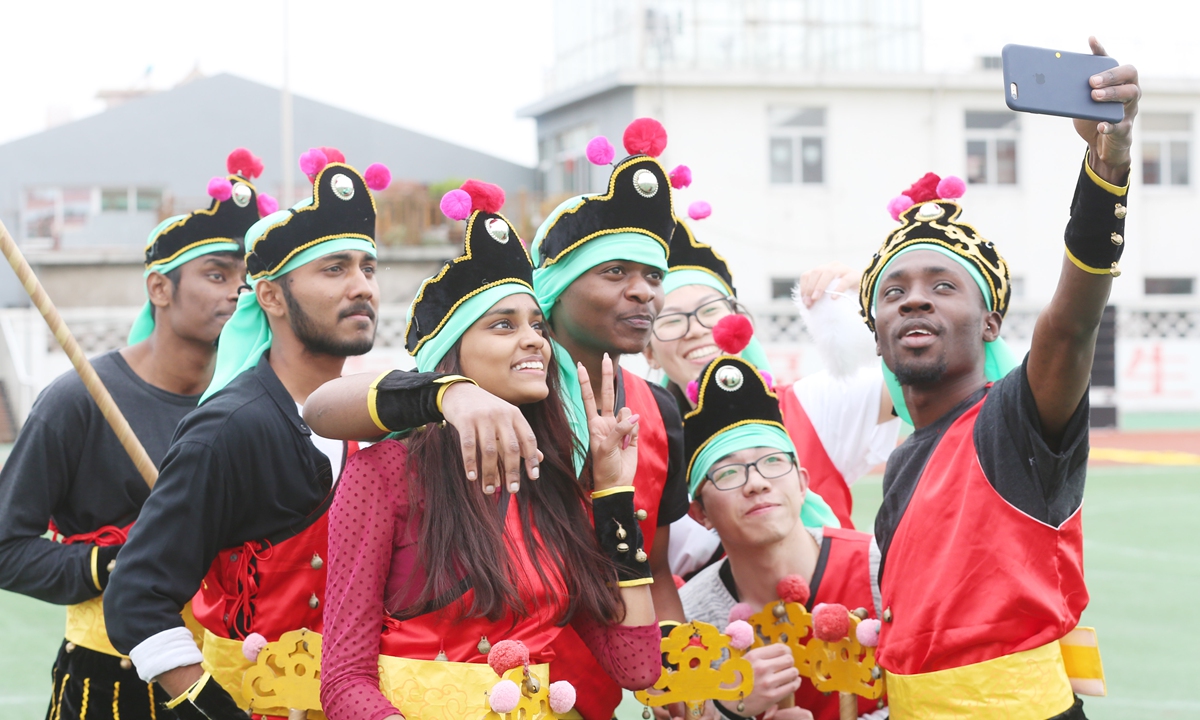 Indian students take a selfie with other schoolmates in a Chinese univeristy Photo: IC