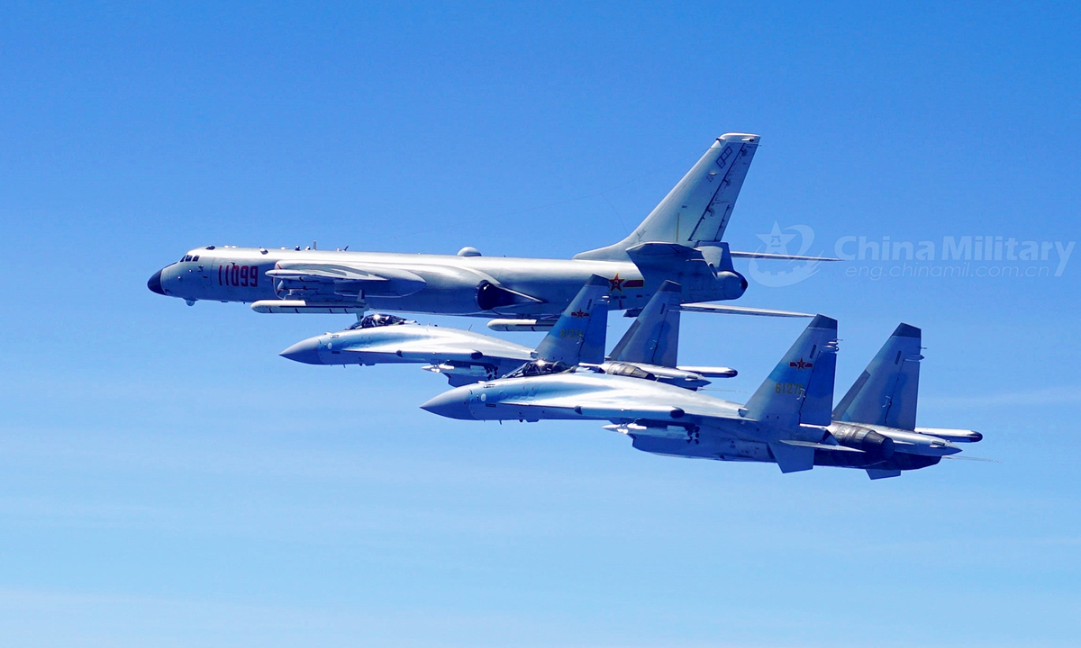 Two Su-35 fighter jets and a H-6K bomber fly in formation on May 11, 2018. The People's Liberation Army (PLA) air force conducted patrol training over China's island of Taiwan on Friday. Su-35 fighter jets flew over the Bashi Channel in formation with the H-6Ks for the first time, which marks a new breakthrough in island patrol patterns, said Shen Jinke, spokesperson for the PLA air force.Photo:China Military