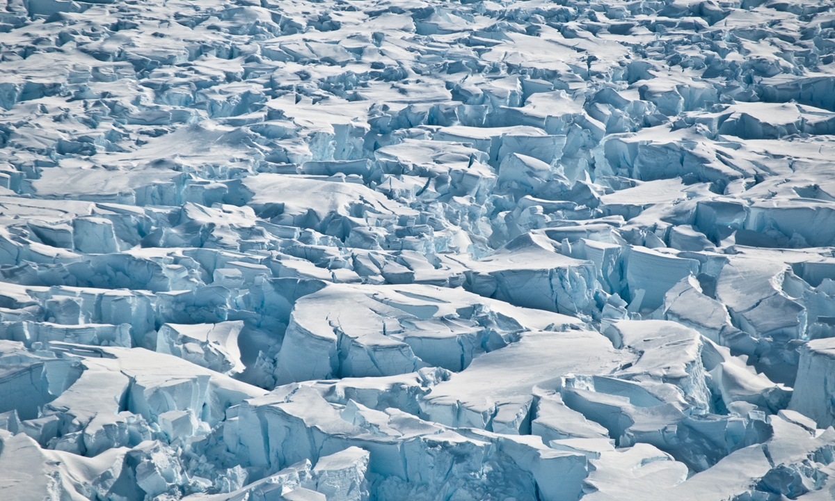 Crevasses near the grounding line of Pine Island Glacier, Antarctica Photo: VCG