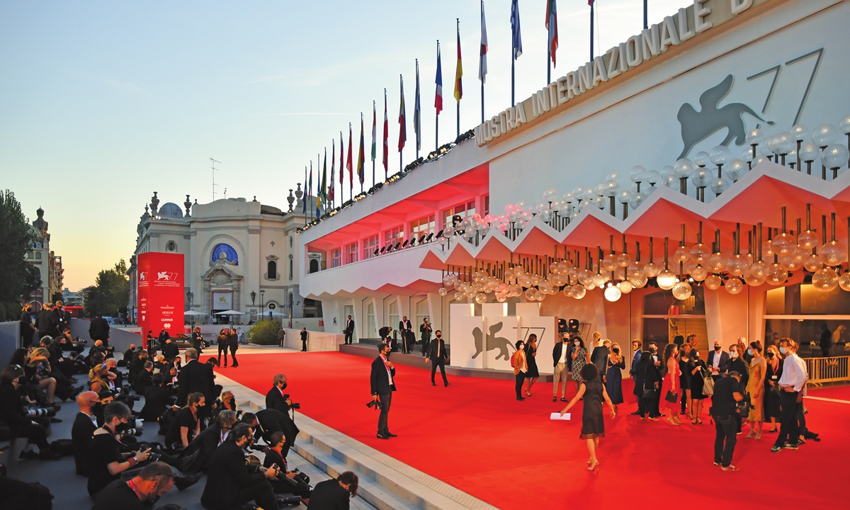 Nomadland Wins Top Prize At Venice Film Fest Global Times