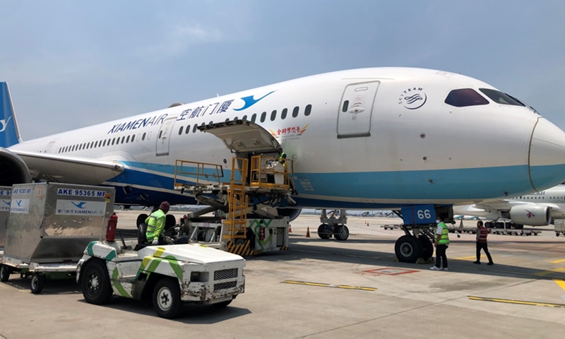 A Xiamen Airlines Boeing 787 passenger plane arrives in Jakarta, capital of Indonesia on Thursday. Photo: courtesy of the Jakarta office of Xiamen Airlines