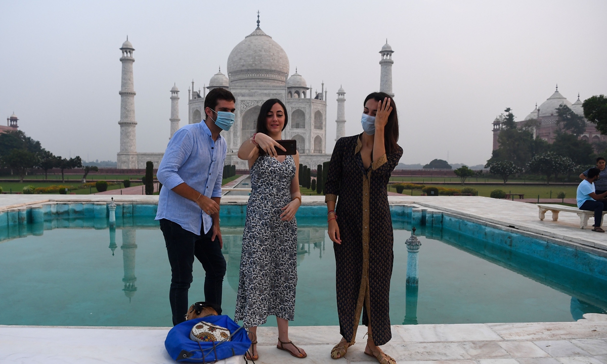 Tourists take pictures at the Taj Mahal in Agra, India on Monday. Photo: VCG