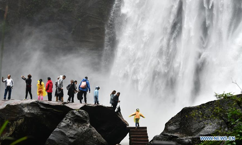 Tourists view Chishui waterfall in Zunyi City, southwest China's Guizhou Province, Oct. 7, 2020. Noted for its rich history and natural resources, Zunyi City attracts lots of tourists during the National Day and Mid-Autumn Festival holidays. (Xinhua/Yang Wenbin)
