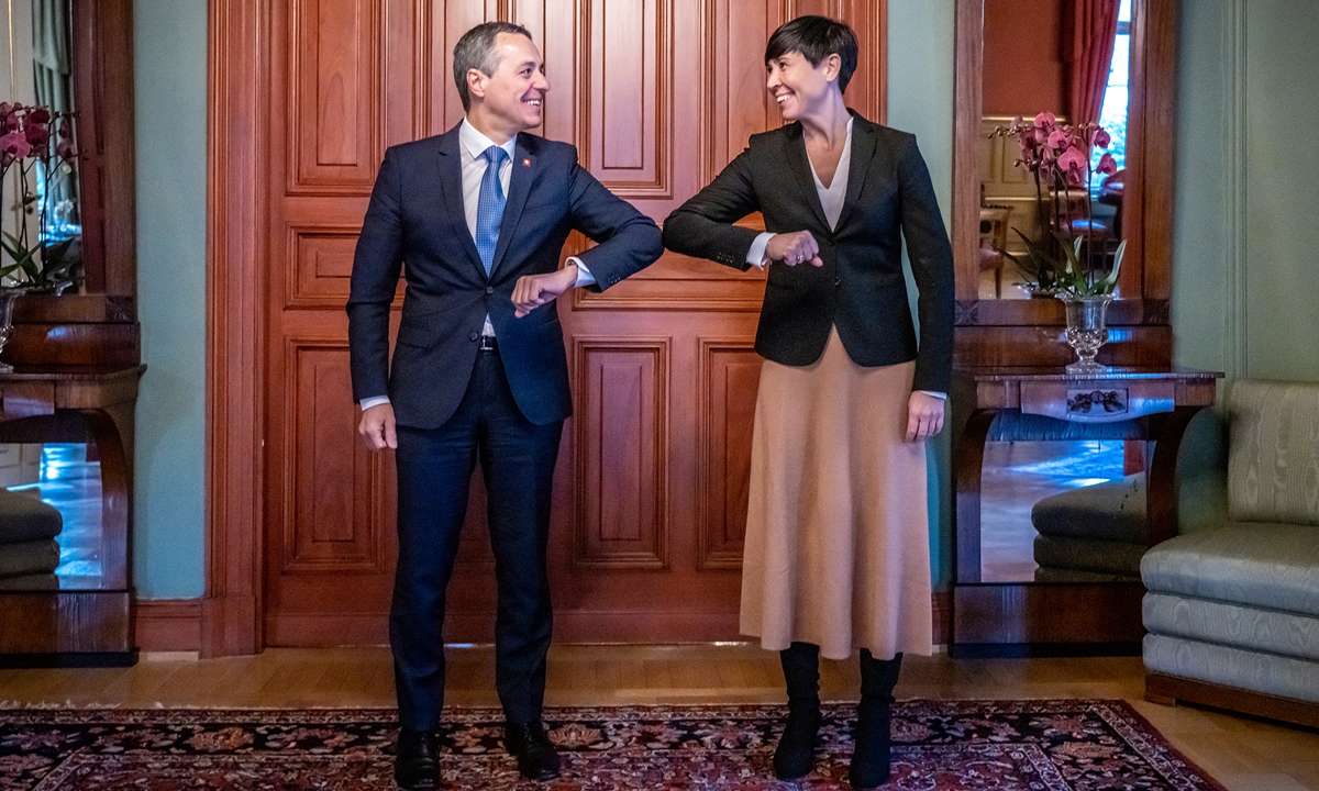 Swiss Foreign Minister Ignazio Cassis and Norway's Foreign Minister Ine Marie Eriksen Soreide elbow check during a meeting in Oslo, Norway on Thursday. The two sides are expected to discuss Swiss-Norwegian bilateral relations, human security, peace promotion, and humanitarian policy. Photo: AFP