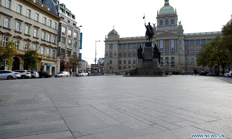 The Wenceslas Square is nearly empty amid a lockdown to curb the spread of COVID-19 in Prague, the Czech Republic, Oct. 22, 2020. The Czech government on Wednesday decided to close most shops and services in the country and strictly restrict the movement of residents as of Thursday to curb one of the world's fastest growing COVID-19 infection rates. As part of the new measures, which will remain in force until Nov. 3, assemblies of more than two people who are not in the same household or work together will be banned.Photo:Xinhua